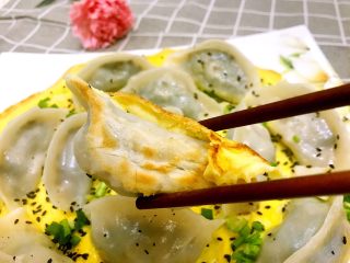 20、煎饺卧蛋,看看水饺底部，漂亮的金黄色