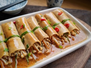 16、豆皮金针菇卷,喜欢的试试吧！