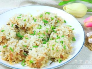 7、糯米蒸排骨 宝宝营养辅食，味香口感软糯,蒸排骨的时间比较长，中途可能要往蒸锅里加一次水，以免水烧干。