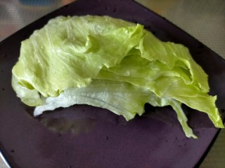 1、早餐卷饼,生菜洗净备用