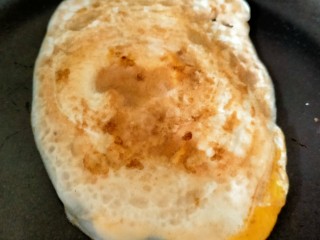 7、早餐卷饼,翻面煎透即可