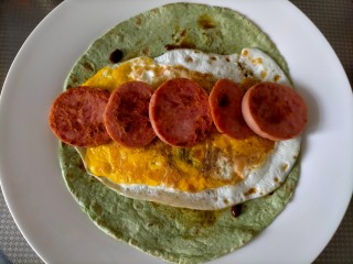 12、早餐卷饼,铺上肠