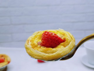 15、草莓蛋挞,酸甜可口，宝贝一口气吃了3个。