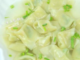 10、宝宝鱼肉小馄饨,鱼肉馅很鲜美，很少有宝宝不喜欢的，还能吃下去多多的菜。