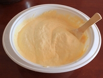 9、电饭煲版戚风蛋糕,所有的蛋白和蛋黄糊拌匀后的样子，你能感觉到它相当的蓬松。