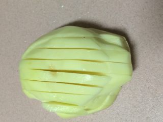 5、特色炒块垒,码齐后切成约1cm款的条