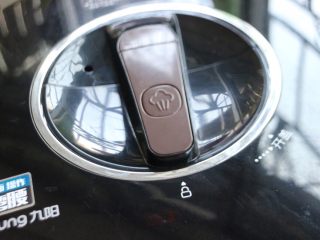 6、滋补甜汤——黑豆红糖炖蛋,电压力煲有快速排气按钮，做好后忍不住可以手动快速排压～