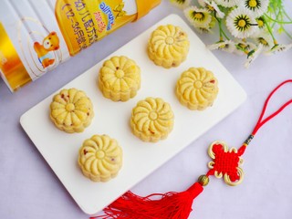 12、香甜细腻的奶香蔓越莓绿豆糕,成品。