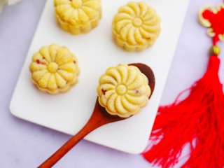 15、香甜细腻的奶香蔓越莓绿豆糕,赶紧做起来。