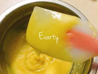 6、卡小姐的Sweetheart-香蕉巧克力小甜心蛋糕,搅拌好的蛋糕糊