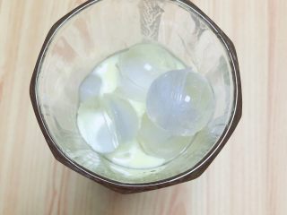 7、奶茶三兄弟,加入冰球。