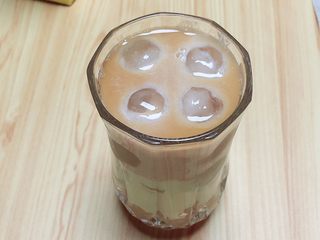 9、奶茶三兄弟,加入牛奶或者淡奶油。