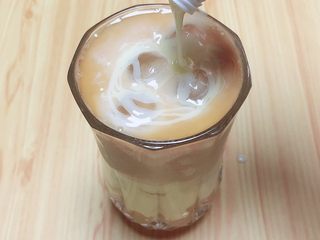 10、奶茶三兄弟,最后加入炼乳。