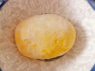 9、南瓜蒸糕,和成软硬适中的面团 