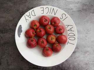 5、健脾养胃助消化的山楂汁,山楂洗干净装好