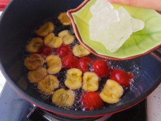 13、健脾养胃助消化的山楂汁,放入冰糖