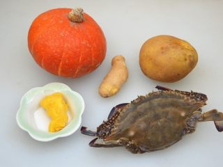 1、奶油南瓜螃蟹汤,准备所需食材