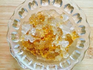 3、红枣桃胶桂圆汤～养生壶版,泡发后的桃胶