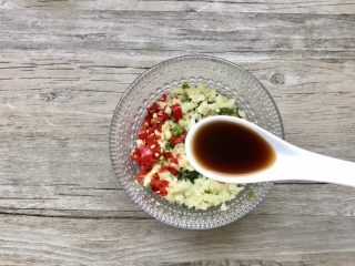 8、凉拌香辣皮蛋,醋2汤匙