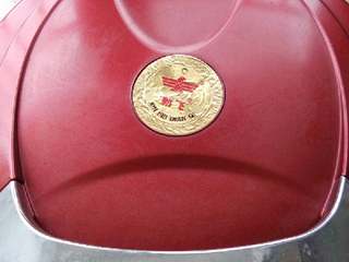 5、电饼铛烤鸡翅,刷好油盖上盖烤制两分钟