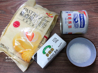 1、炼乳脆饼干,称量好所有食材；