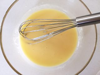 4、爆浆蓝莓玛芬—健康无添加,让酸酸甜甜的蓝,搅拌均匀,呈现如图状态