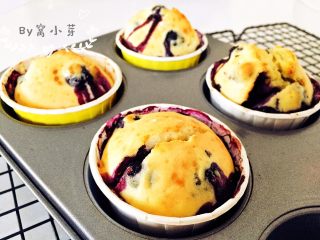 8、爆浆蓝莓玛芬—健康无添加,让酸酸甜甜的蓝,出炉冷却即可