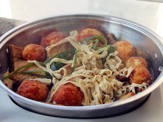 14、卤素菜,大火烧开之后,转小火炖30分钟后,香喷喷的卤菜就做好了