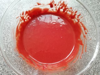 6、圣诞奶油蛋糕,搅动至无干粉无颗粒，食材完全融合(如图），放在一边备用。