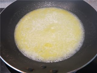 3、#不一样的泡芙@#闪电泡芙,加热至沸腾，关火