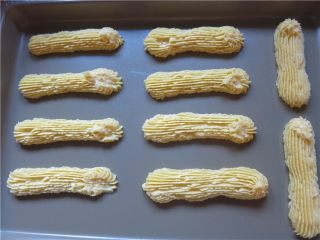 10、#不一样的泡芙@#闪电泡芙,挤在烤盘上