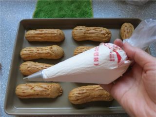 14、#不一样的泡芙@#闪电泡芙,装入裱花袋