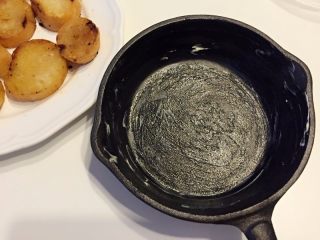 8、法式吐司砂锅（Casserole ）,取焗碗涂上少许黄油