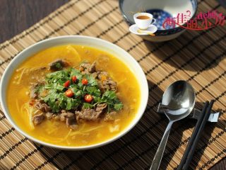 14、酸汤肥牛,端上桌了。
