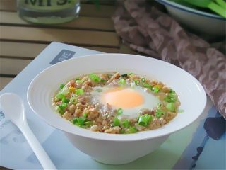 12、肉饼蒸蛋,蒸好后可以滴入香油、味极鲜调味食用，也可以不加任何调味料