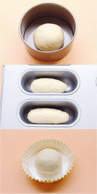 5、奶酪面包,发酵好的面团先用擀面杖排气。拿一个6寸圆模,里面放入滚圆的235克的面团。剩下多出的面团你可以放进别的模具里,随便都可以。