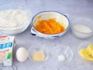 1、南瓜吐司,准备好材料