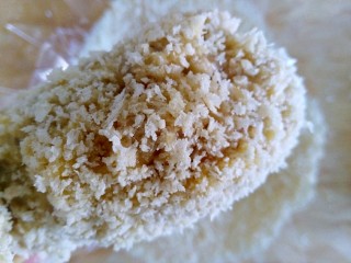 12、蒜香脆皮鸡腿（烤箱版）,裹满面包糠