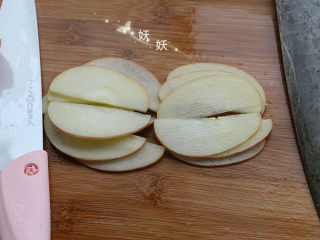 7、脆烤香蕉片,左边是奈瓷刀切的，截面光滑平整如镜，丝毫没有氧化的迹象，右边是普通刀子切的，截面不是特别平整，且一切出来就有氧化的迹象了。