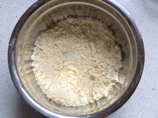 1、可爱圣诞帽子塔,反复搓至粗砂状