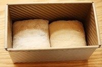 13、桂圆土司,整形后放入土司盒。