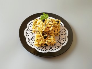 25、果干沙琪玛,没有添加剂吃起来更放心。