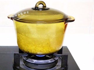 2、芹菜胡萝卜粥,????小贴士：小宝宝吃粥，推荐五常大米，更软糯，米香的不要不要的，而且大部分胚芽都在，营养超丰富。但市场上的五常大米好乱，需要你练就火眼金睛。