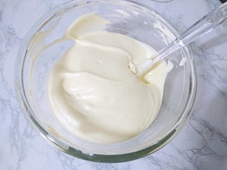 13、戚风蛋糕（八寸）,用刮刀翻拌均匀