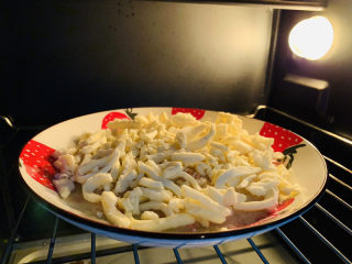 12、芝士焗土豆泥,烤箱中层，上下火200度，烤15分钟