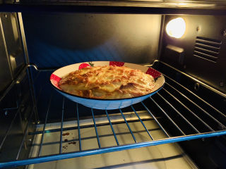 13、芝士焗土豆泥,芝士碎颜色有点焦，就可以出炉