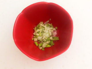 4、蛋黄派,调匀备用