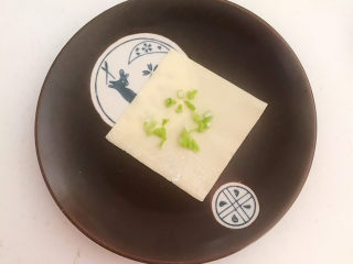 9、蛋黄派,撒上一点葱花