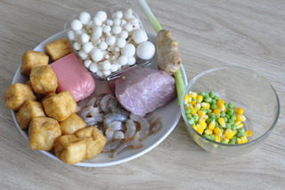 1、油豆腐塞肉,原料图