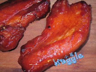 11、港式蜜汁叉烧,出炉后待温度稍降后，开始切片